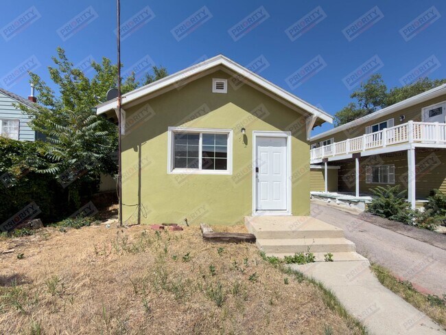 Building Photo - 1 Bedroom Single Family Home
