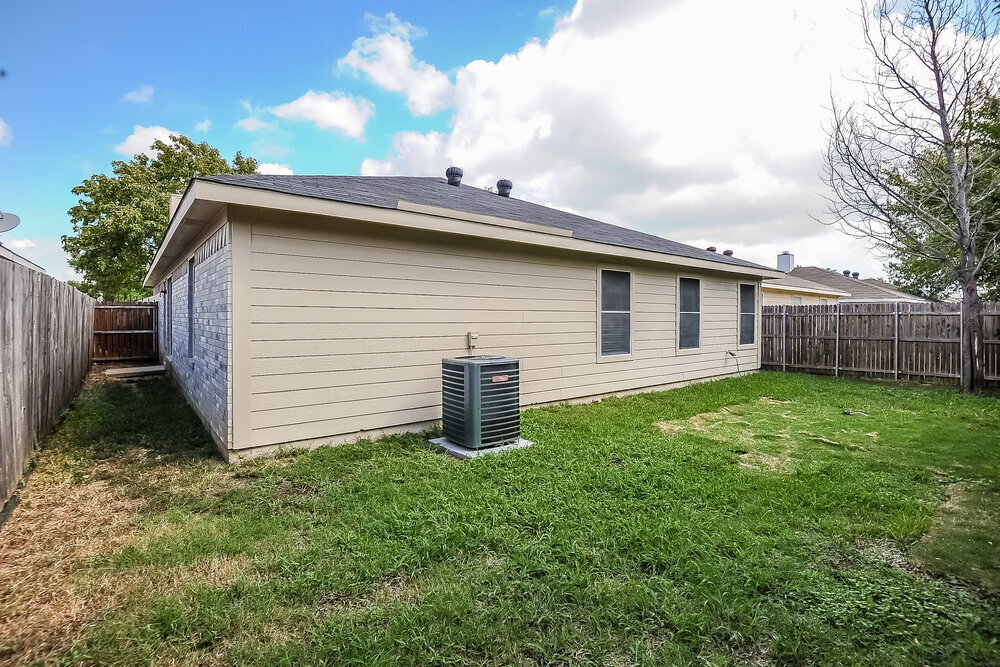 Building Photo - 2363 Kelton St