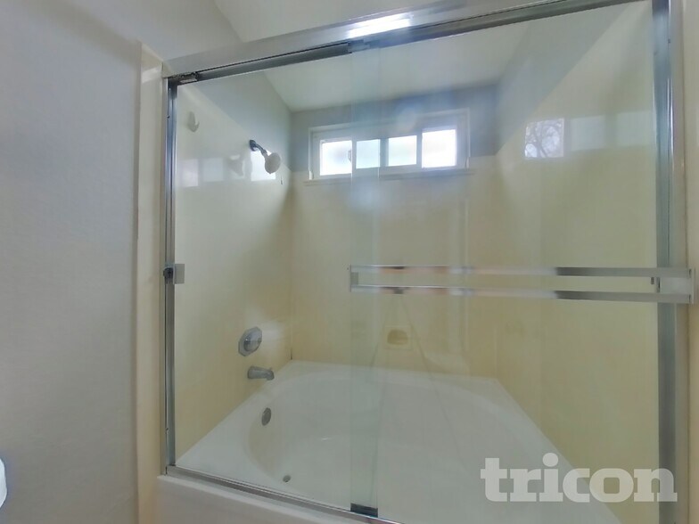 Building Photo - 4534 Elkhorn Way