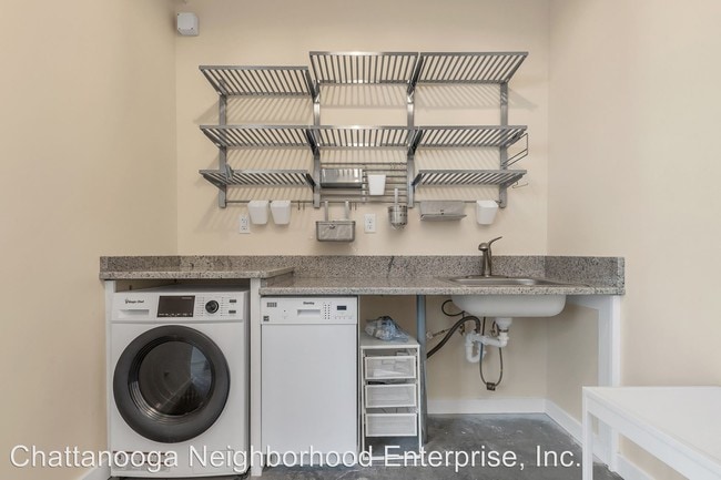 Building Photo - 1 br, 1 bath Apartment - 1728 Bailey Ave