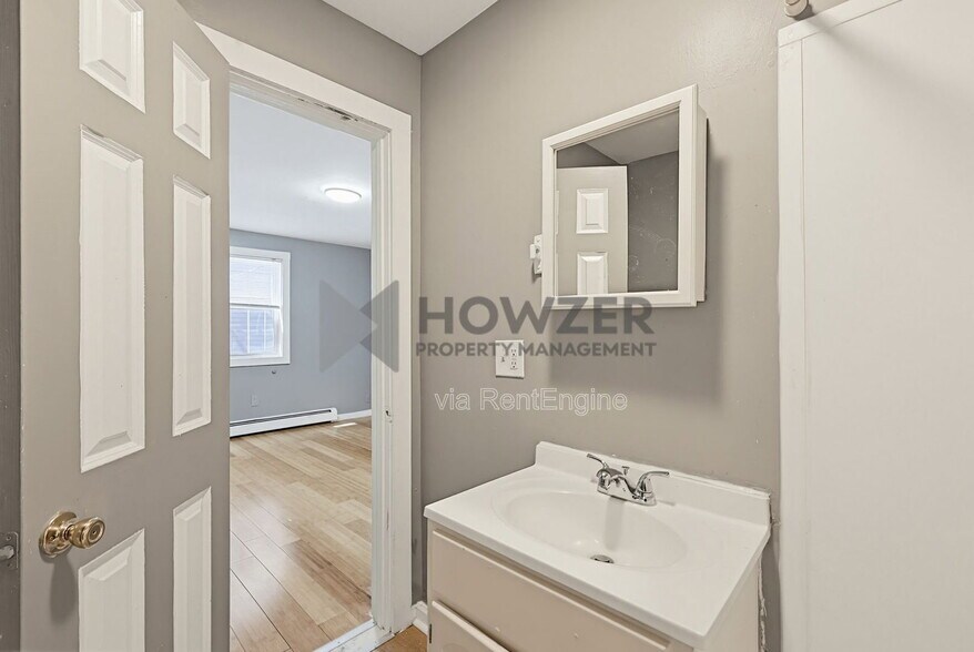 Building Photo - 112 Clark St