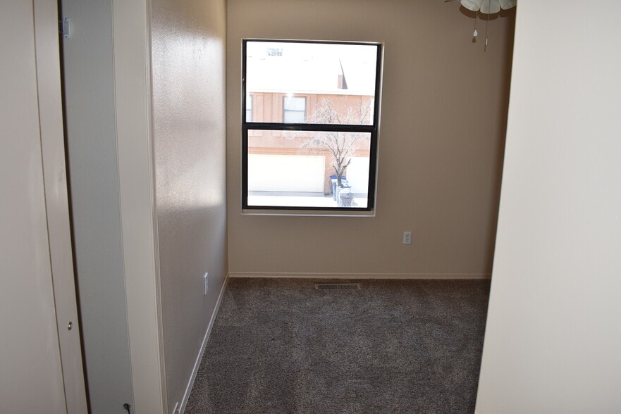 Building Photo - 8600 Simi Ln NE
