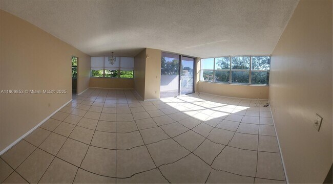 Building Photo - 1300 NE Miami Gardens Dr