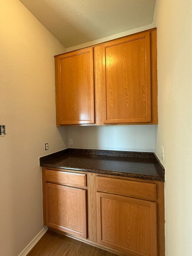 Building Photo - 2250 Howry Dr