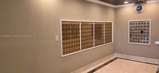 Building Photo - 400 Kings Point Dr