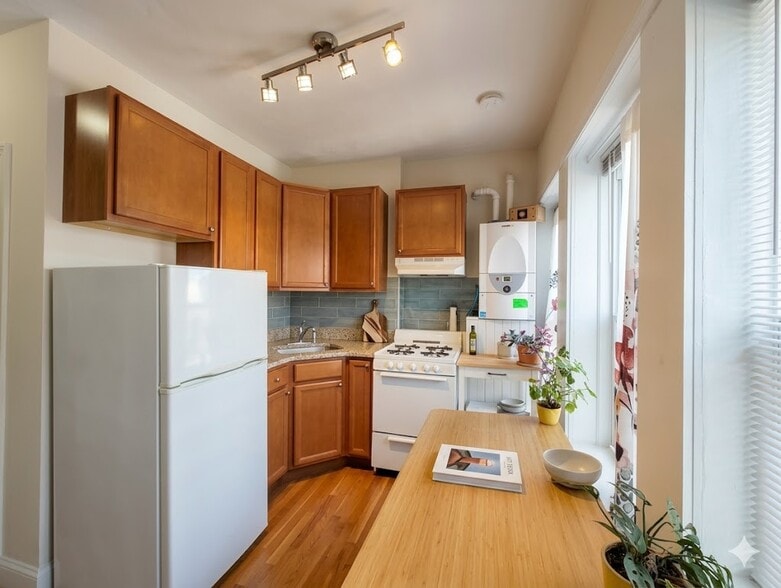 Building Photo - 1056 Cambridge St