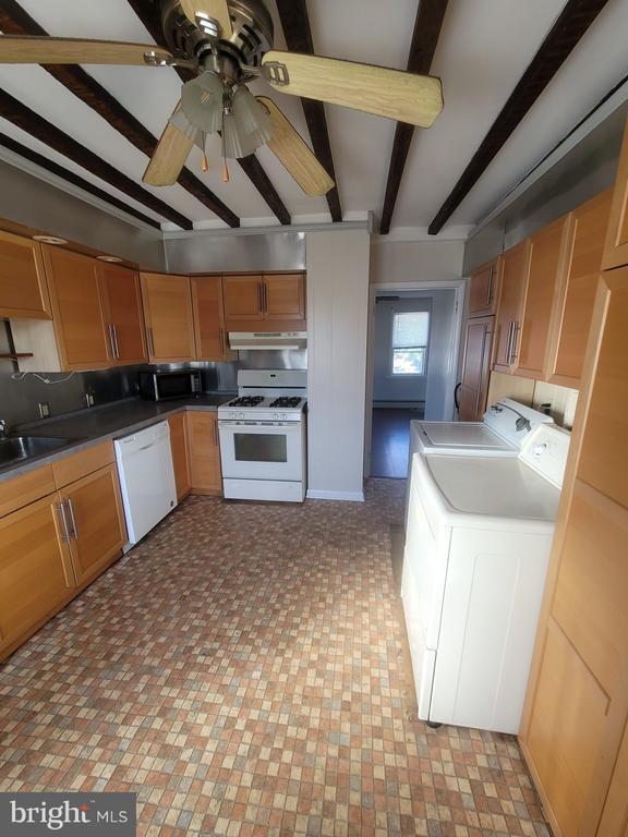 Building Photo - 308 Ash St