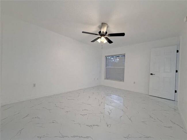 Building Photo - 1820 Hallcrest Dr