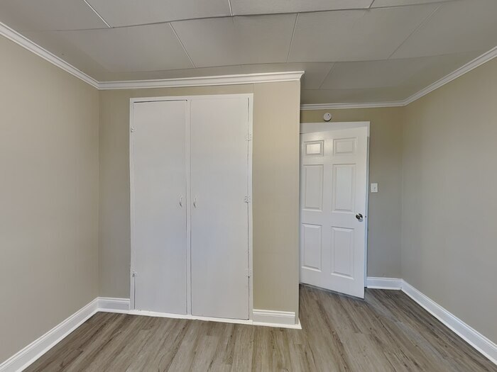 Building Photo - 113 Kingsway Dr