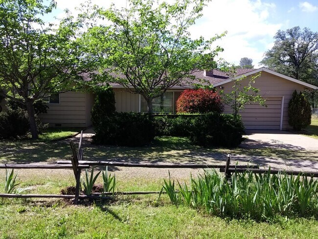 Building Photo - 1 Acre of Property off Oasis Rd.