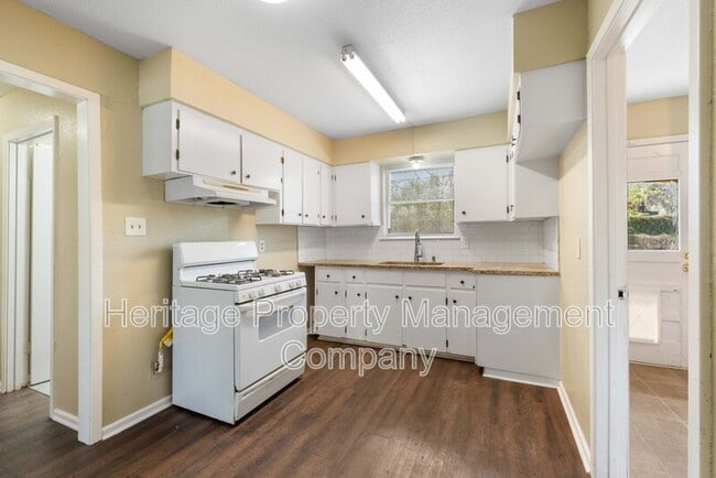 Building Photo - 138 Dora St