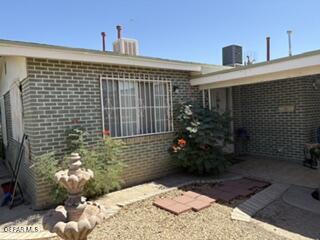 Building Photo - 649 De Vargas Dr