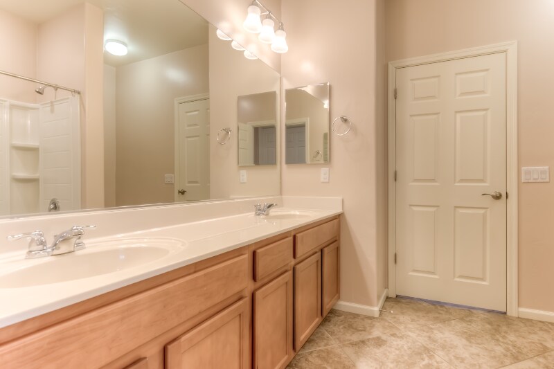 Building Photo - 8291 E Magee Hill Loop