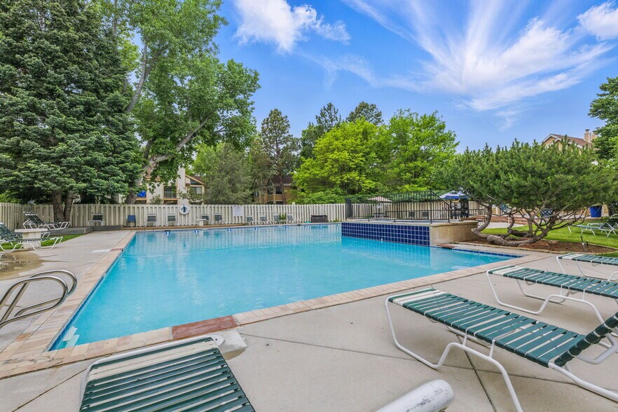 Building Photo - 6076 Gunbarrel Ave