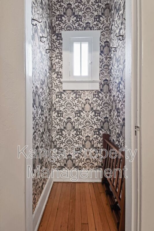 Building Photo - 194 Almeria Rd