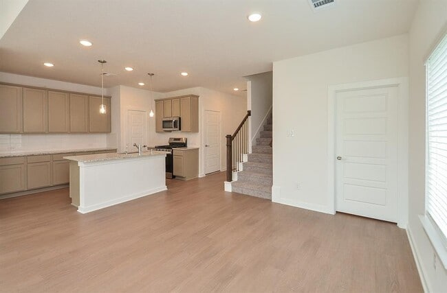 Building Photo - 1607 Blue Cypress Dr
