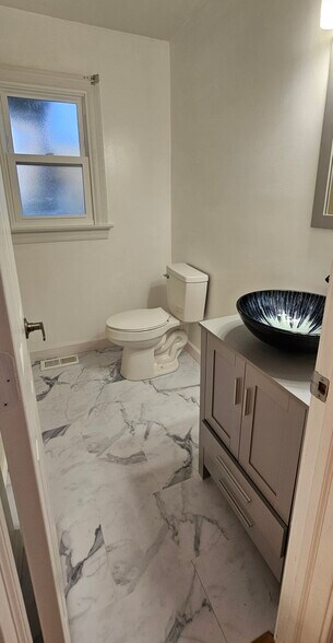Bathroom 1 (Downstairs) - 5315 Captains Way