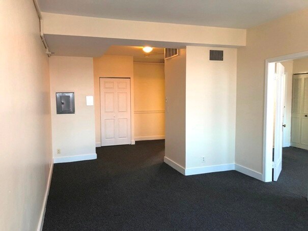 Building Photo - 475 Commonwealth Ave