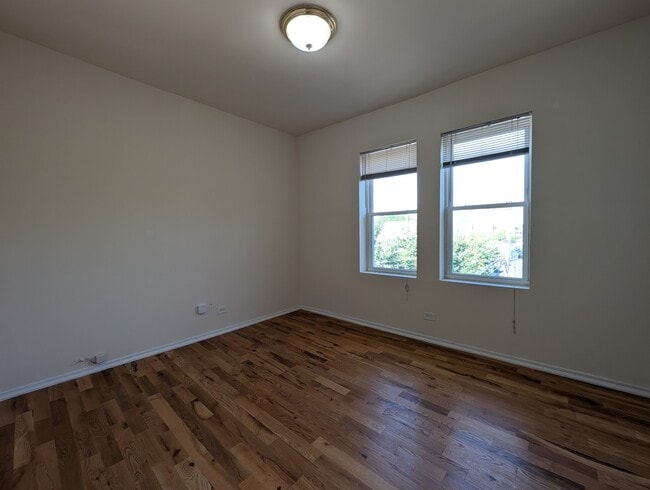 Building Photo - 2347 N Drake Ave