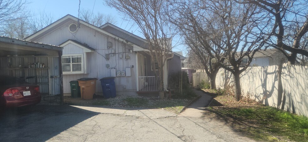 Building Photo - 605 E Applegate Dr