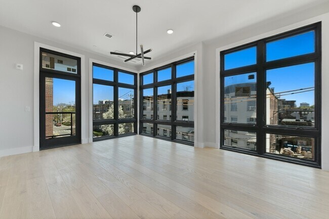 Building Photo - 14 Green St