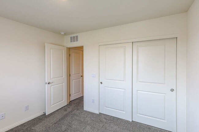 Building Photo - 4 Bed, 2.5 Bath Home In A Gated Community ...