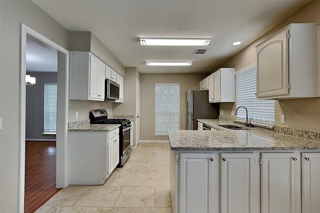 Building Photo - 7519 Sunlight Ln