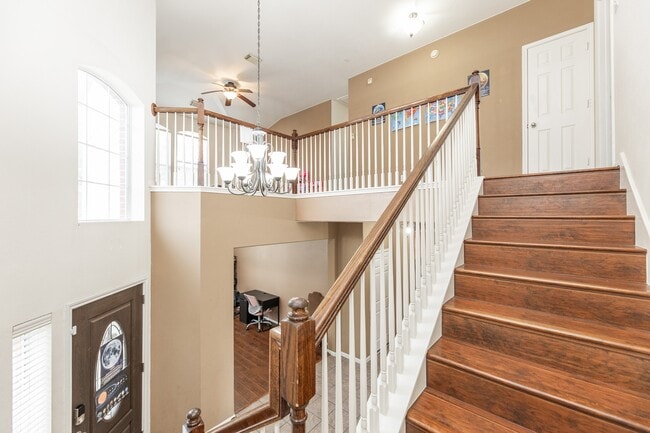 Building Photo - 6451 Applewood Forest Dr