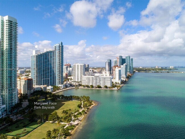 Building Photo - 2020 N Bayshore Dr