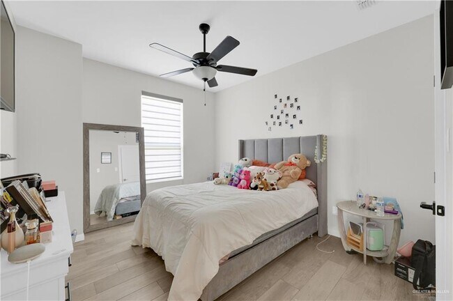 Building Photo - 20 Yarrow St