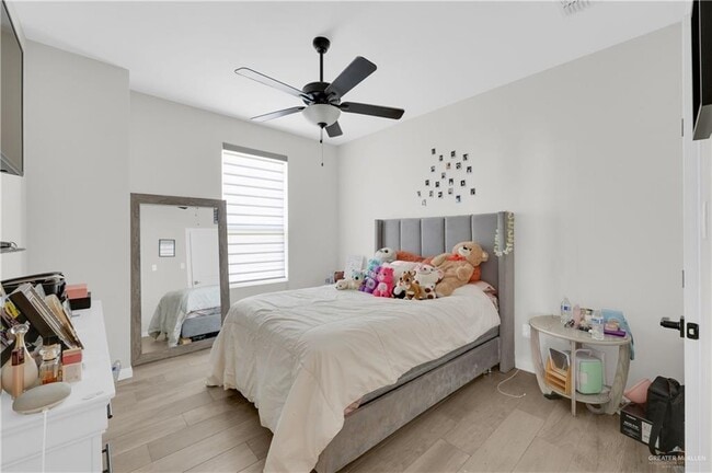 Building Photo - 23 Yarrow St