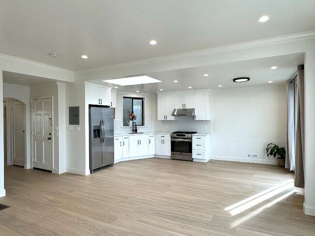 Building Photo - 2626 Moraga St