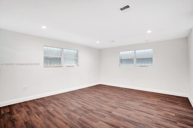 Building Photo - 3505 SW 12th Ct