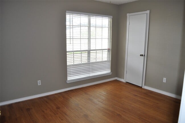 Building Photo - 22411 Merrymount Dr