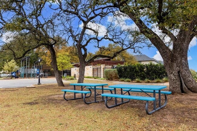 Building Photo - 2916 Zelma Dr