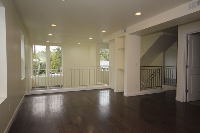 Building Photo - 4627 S Frontenac St