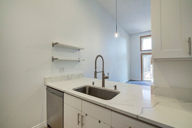 Building Photo - 1Bd/1Ba Mercer Island Condo