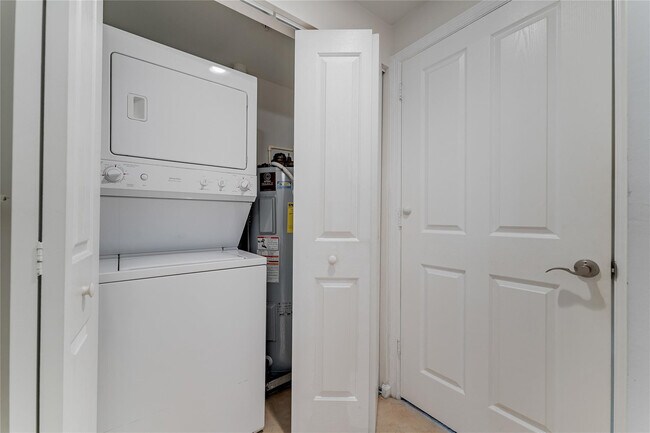 Building Photo - 511 SE 5 Ave