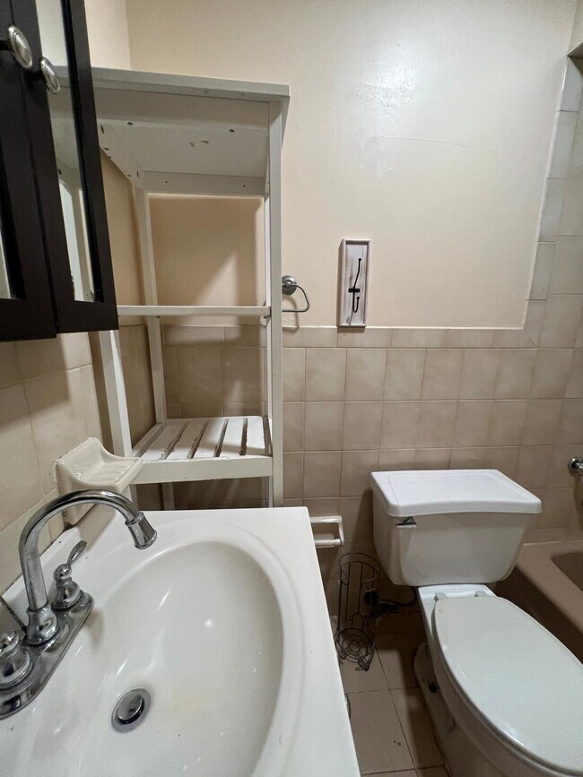 Building Photo - 52 Yale Ave