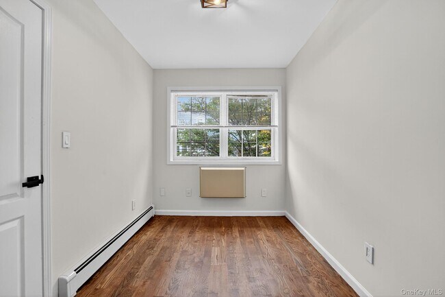 Building Photo - 596 E 164th St