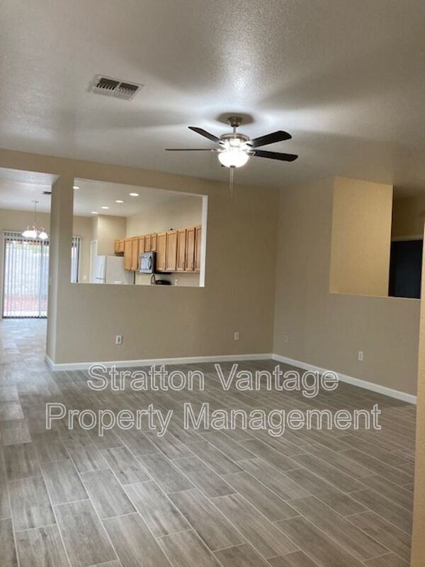 Building Photo - 1017 S Clancy Cir