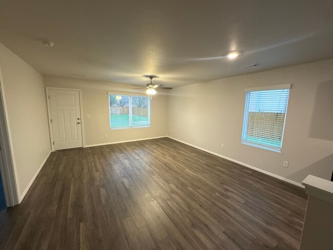 Building Photo - *Pre-leasing* NEWER Four Bedroom | Two Bath in Springdale!