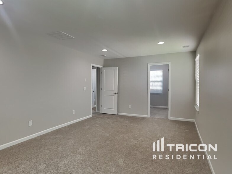 Building Photo - 332 Parmley Ln