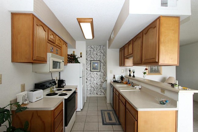 Building Photo - 401 Lakeside Ln