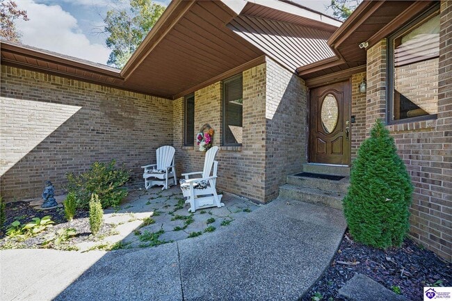 Building Photo - 306 Forest Trce