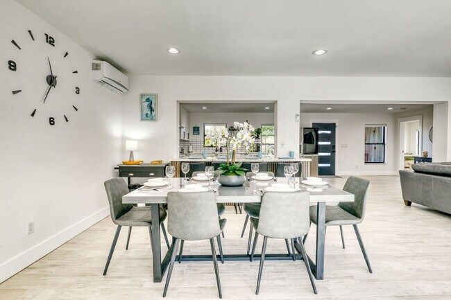 Building Photo - 106 Playmore Dr