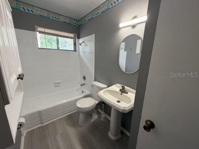 Building Photo - 2501 Sheridan Rd