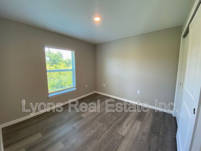 Building Photo - 126 Smallwood Rd