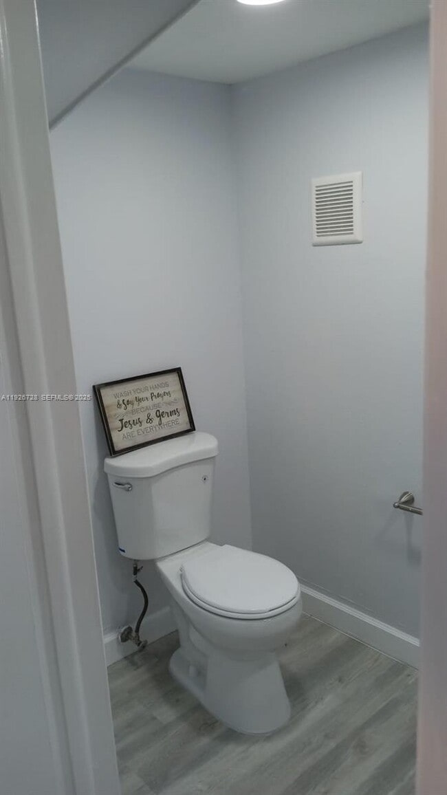 Building Photo - 9375 Fontainebleau Blvd