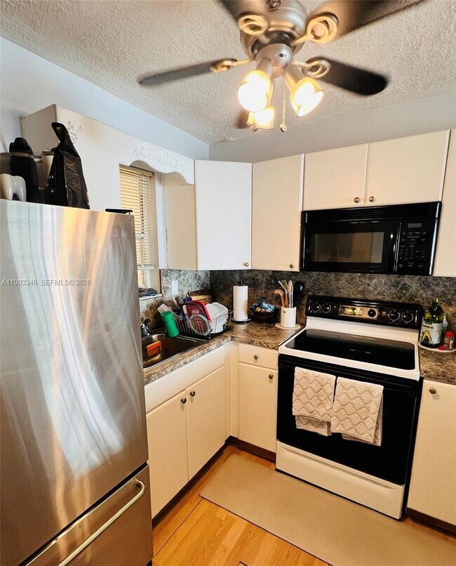 Building Photo - 600 NE 25th St